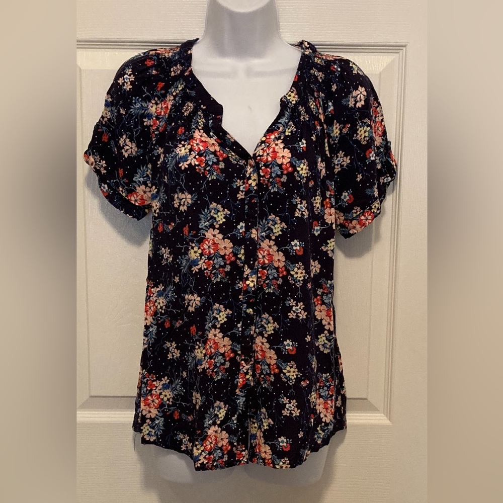 Westport Blouse Size Medium Very Good Condition Dark Blue w/Flowers